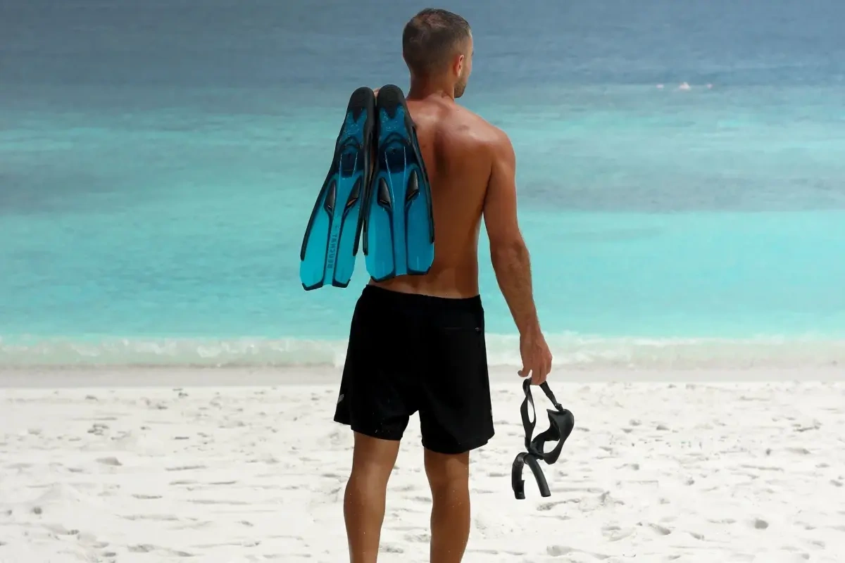 Badebukser til mænd - sådan finder du de helt rette at tage med på ferien